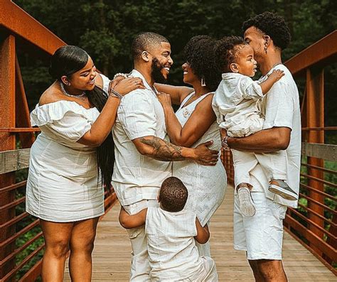 what is the advantage and disadvantage of polygamy