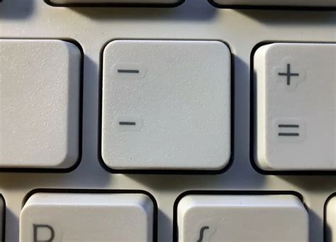 what is the dash symbol on a keyboard
