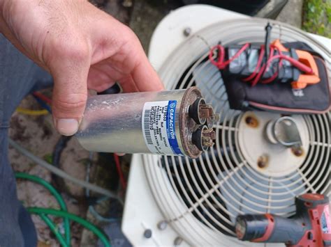 what is the function of a capacitor in an air conditioning unit