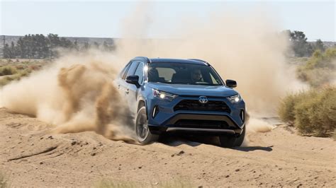 what is the main advantage of a plug in hybrid