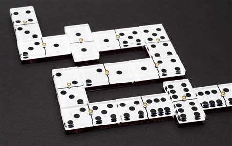 what is the main objective of the game of dominoes