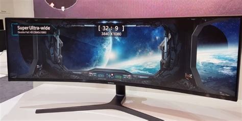 what is the purpose of a curved computer monitor