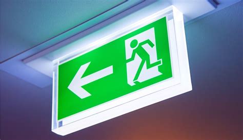 what is the purpose of emergency lighting in a fire