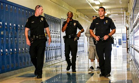 what is the role of a security guard in school