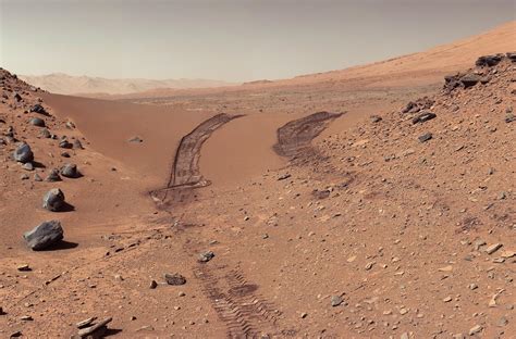 what is the surface of mars like