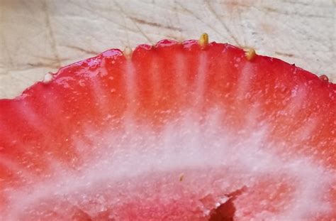 what makes strawberries white inside