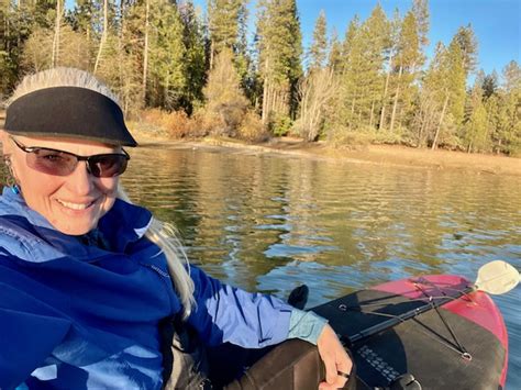 what to bring to paddle boarding