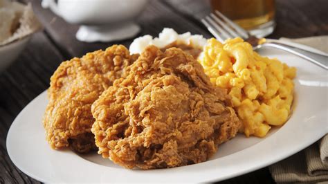 what to serve with fried chicken and mac and cheese
