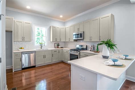 what wall color goes with light grey cabinets