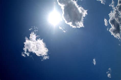 why are some clouds white and some gray