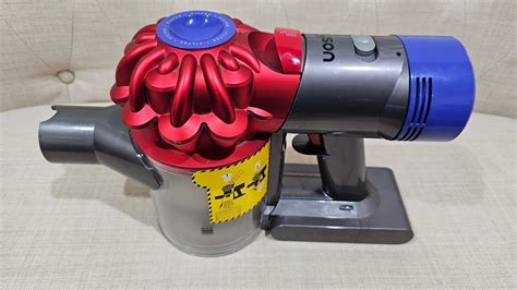 why does my dyson v6 cut out after a few seconds