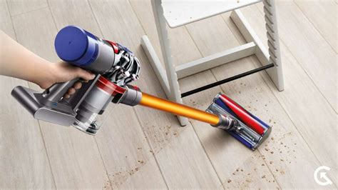 why is my dyson v8 flashing red and not charging