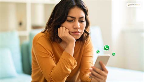 why is whatsapp not working on my phone
