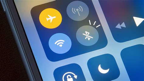 wifi and bluetooth won t work on iphone